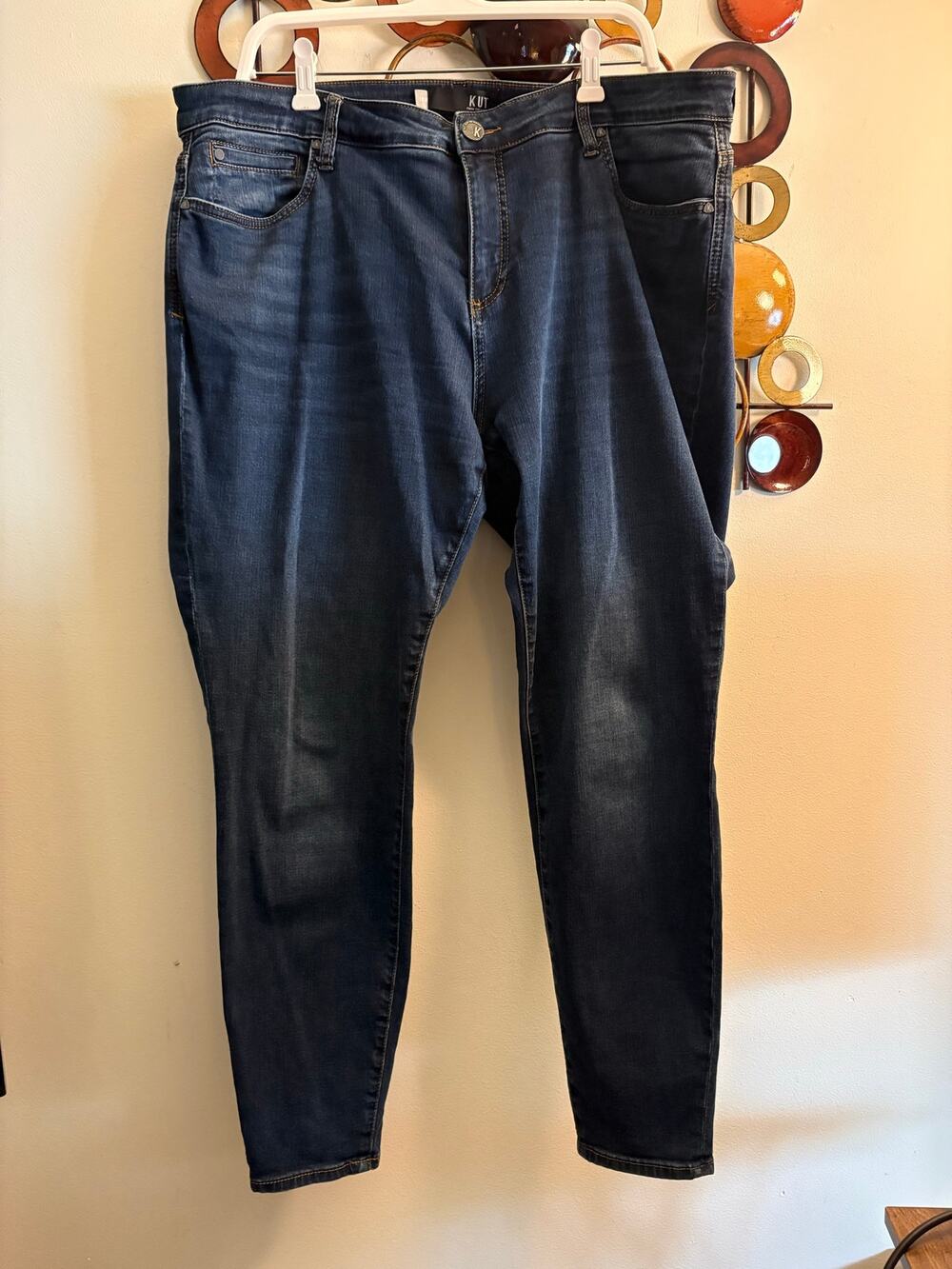 B54 women’s Kut from the Kloth 18 denim jeans